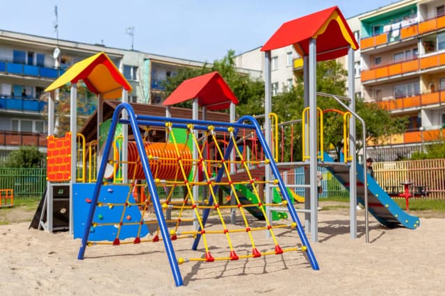 Ile kosztuje plac zabaw dla dzieci? Ceny, które mogą zaskoczyć