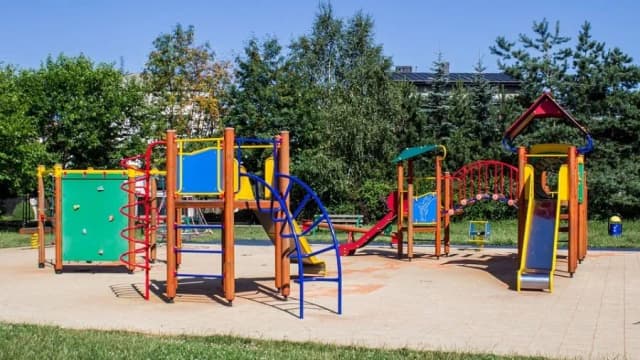 Od kiedy place zabaw dla dzieci? Nowe przepisy dotyczące bezpieczeństwa